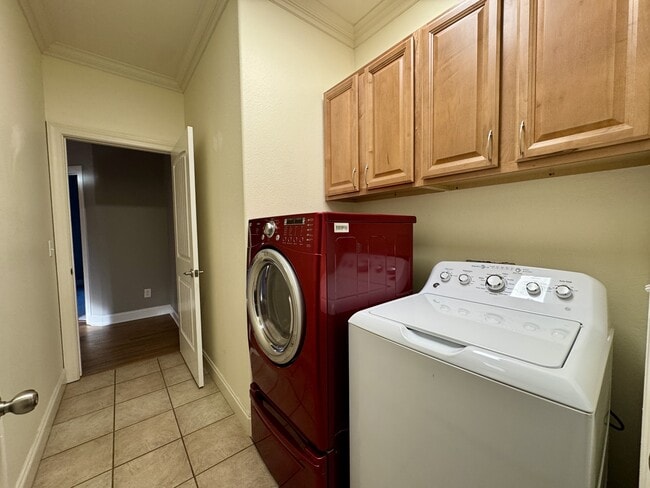 Building Photo - 293 Elohi Way