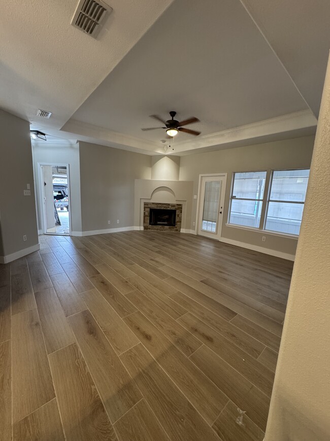 Living area with attached bonus room - 813 Mariana Dr