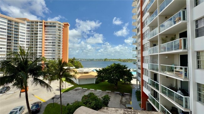Building Photo - 1351 NE Miami Gardens Dr