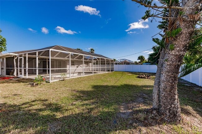 Building Photo - 11065 Waterford Ave