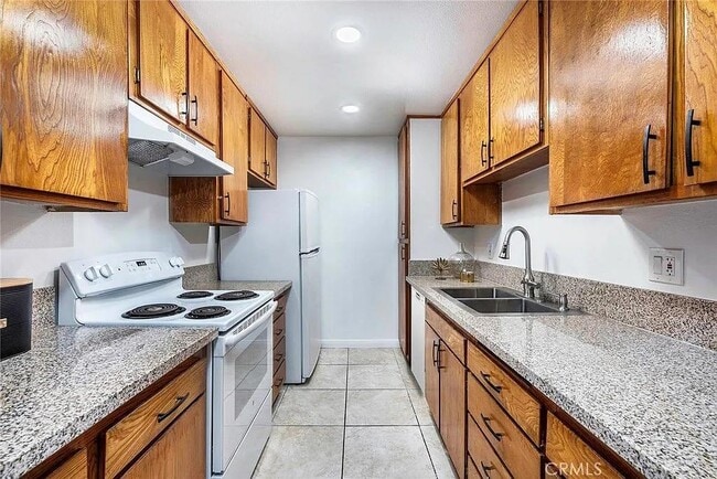 Building Photo - 3565 Linden Ave