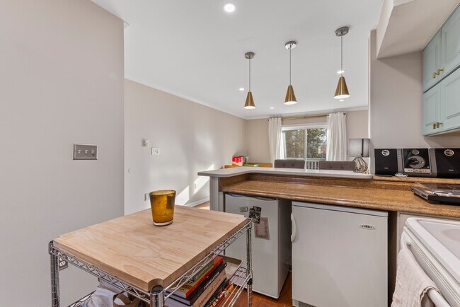 Building Photo - 133 Main St