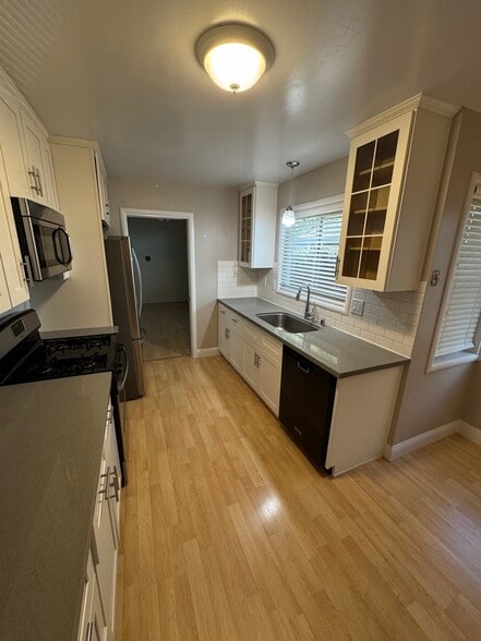 Building Photo - 1927 5th Ave