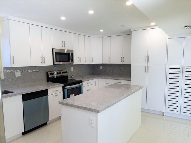 Building Photo - 801 NW 30th Pl