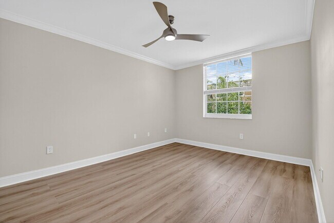 Building Photo - 630 S Sapodilla Ave