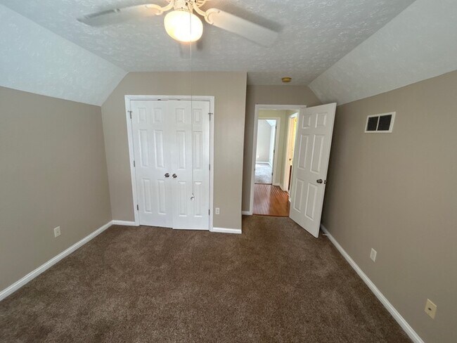 Building Photo - Welcome to 4 Bedroom and 3.5 Bath Home In ...