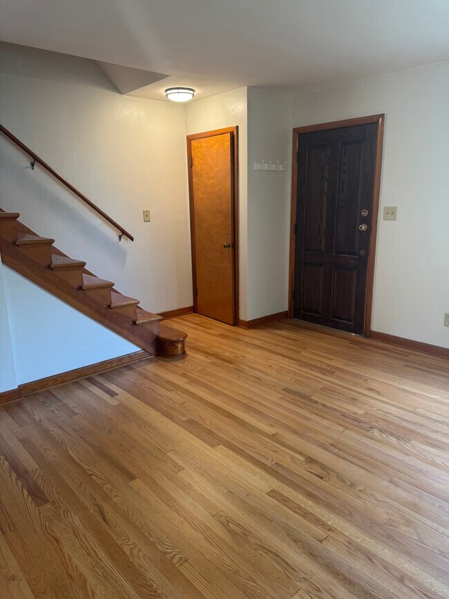 Building Photo - 218 Pine Tree Ave