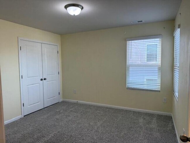 Building Photo - 212 Brook Farm Ln