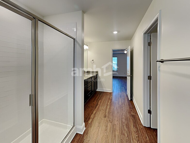 Building Photo - 2132 Laurel Vlg Cir