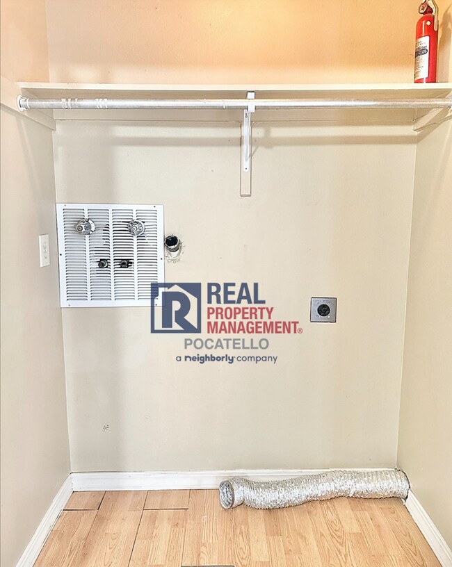 Building Photo - 230 W Chubbuck Rd