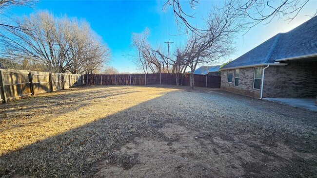 Building Photo - 1801 Savannah Ln