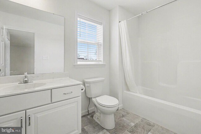 Building Photo - 7884 Oakbrook Dr