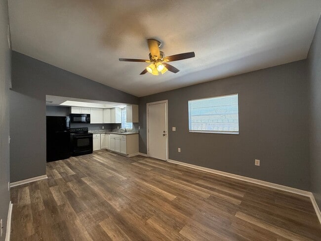 Building Photo - 65th Terrace N - Triplex