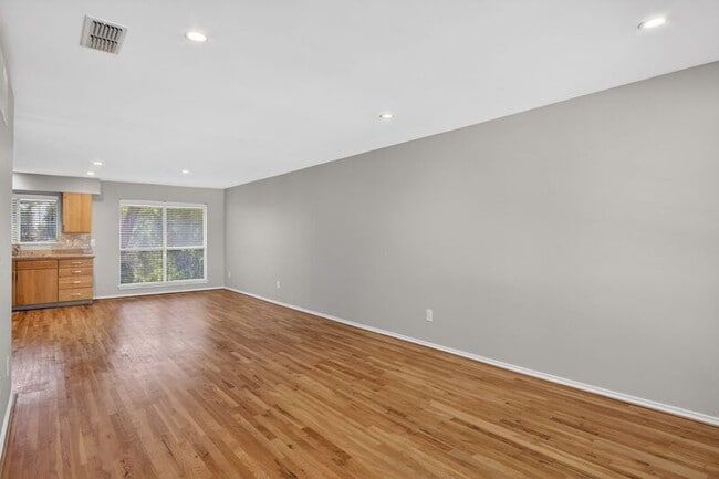 Building Photo - 4616 W Lovers Ln