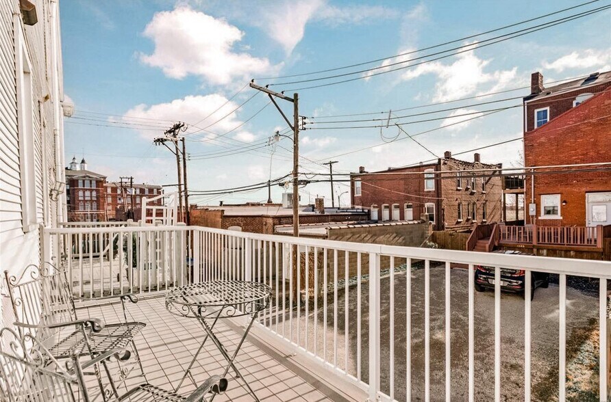 Building Photo - 1627 Dolman St