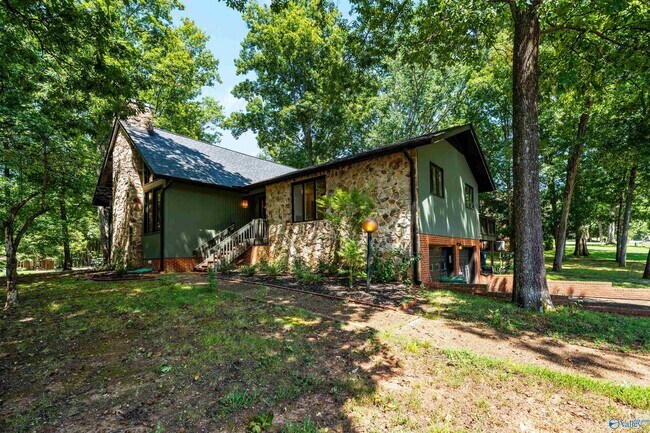 Building Photo - 7705 Foxfire Dr SE