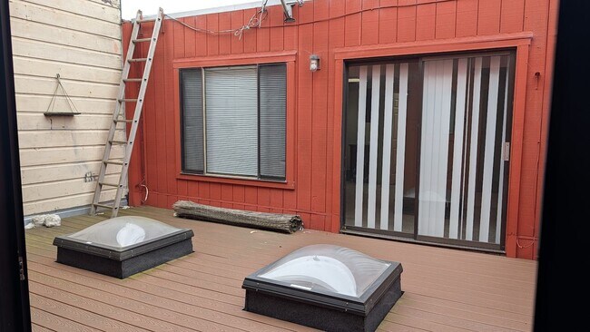 Building Photo - Sunlit, Stylish and Effortlessly San Francisco!