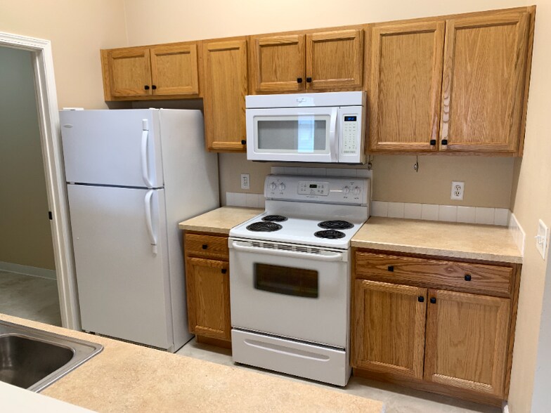 Building Photo - 712 Oakmont Rd