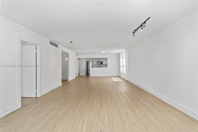 Building Photo - 9250 W Bay Harbor Dr