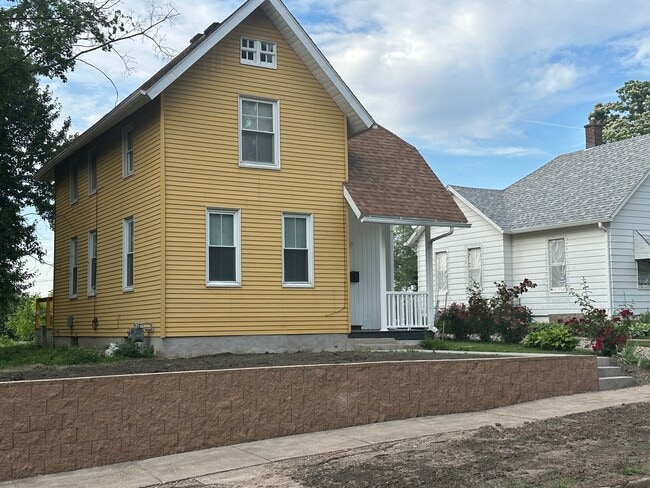 Building Photo - 2811 8th Ave