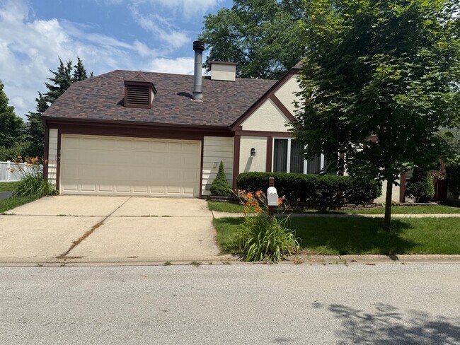 Building Photo - 2851 Garden Dr