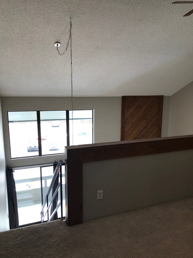 Building Photo - Fantastic 2 Bed/1.5 Bath with Loft Near Ch...