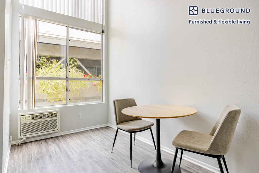 Building Photo - 641 Gayley Ave