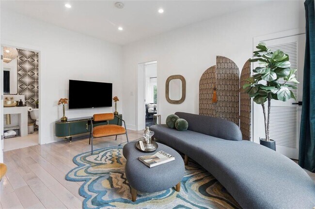 Building Photo - 724 Charles Allen Dr NE