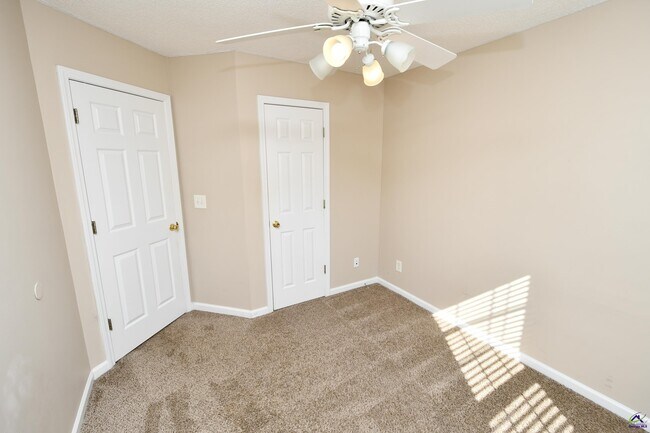 Building Photo - 107 Dorothy Ct