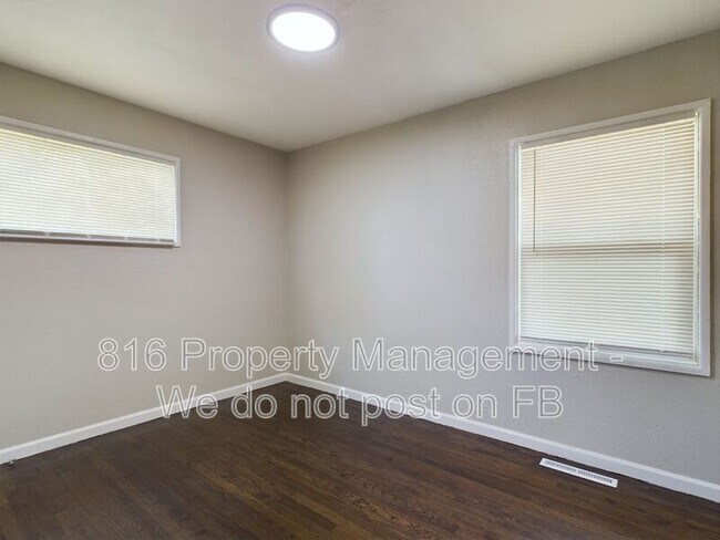 Building Photo - 4535 Lister Ave