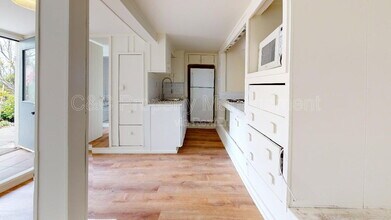 Building Photo - 489 Laurel Ave