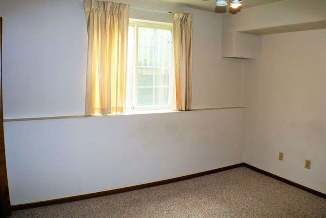 Building Photo - $1,125 | 2 Bedroom, 1 Bathroom Condo | Pet Friendly* | Available for August 1st, 2026 Move In!