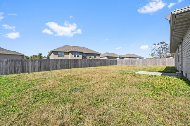 Building Photo - 1115 S Tanner Dr