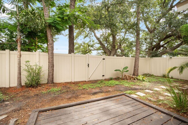Building Photo - Family-Friendly 3BR Home with Yard, Office...