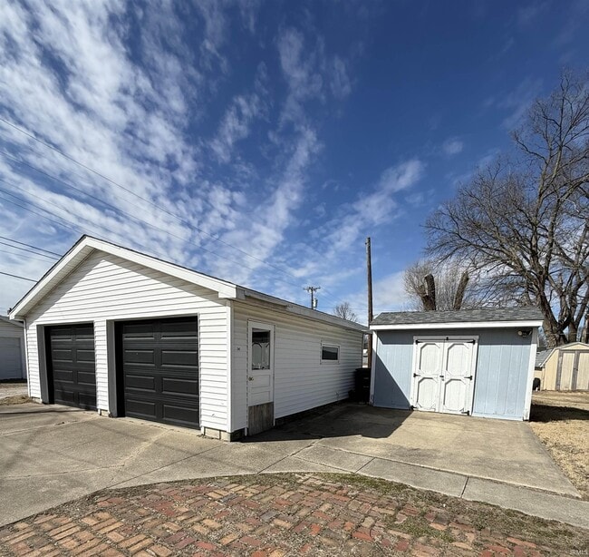 Building Photo - 1333 Hart St