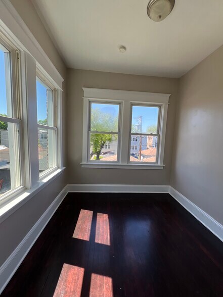 Building Photo - 1828 S 58th Ave