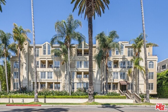 Building Photo - 433 N Doheny Dr