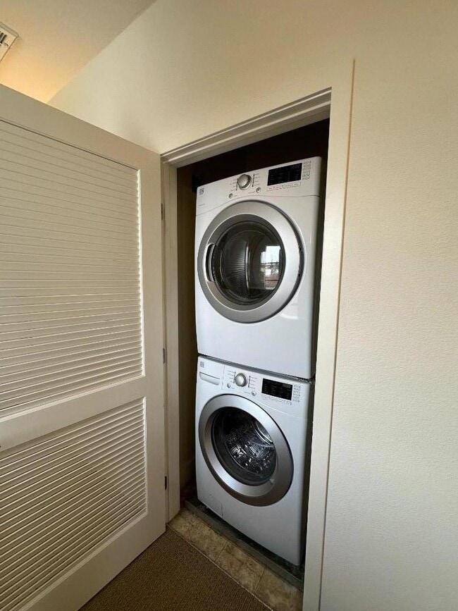 Building Photo - 116 S 1st St