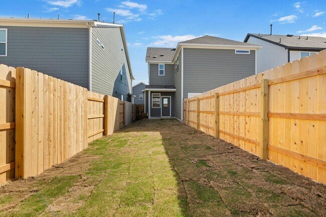 Building Photo - 104 Woodrow Ln