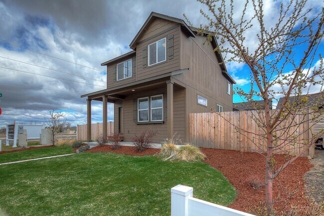 Building Photo - Move in ready home located on the SW side ...