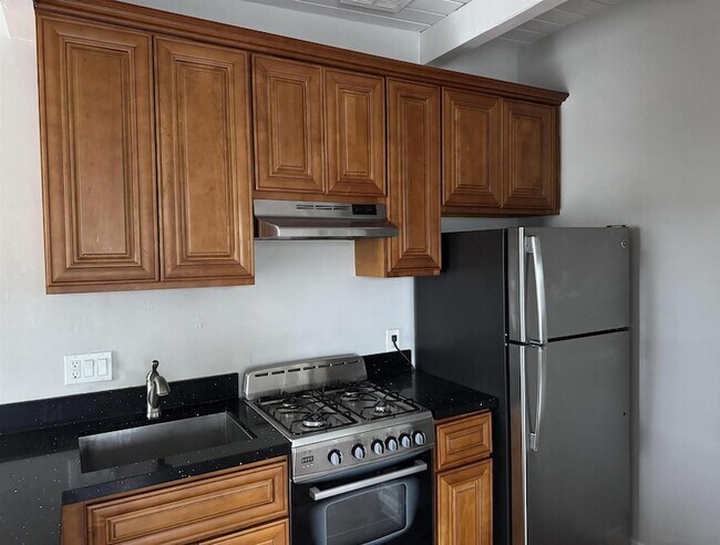 Building Photo - 3815 Vermont St