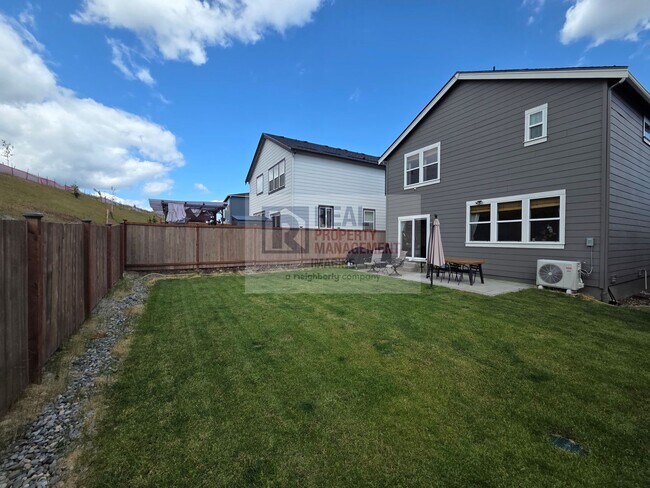 Building Photo - Check Out This Beautiful 4 Bedroom, 2.5 Bath Home!