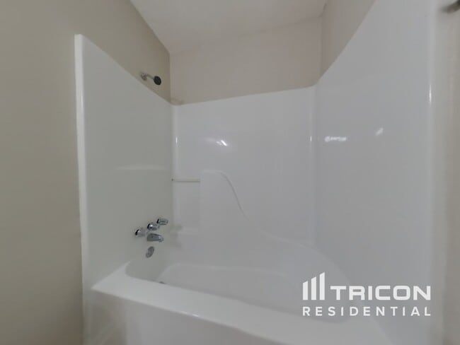 Building Photo - 305 Denae Ct
