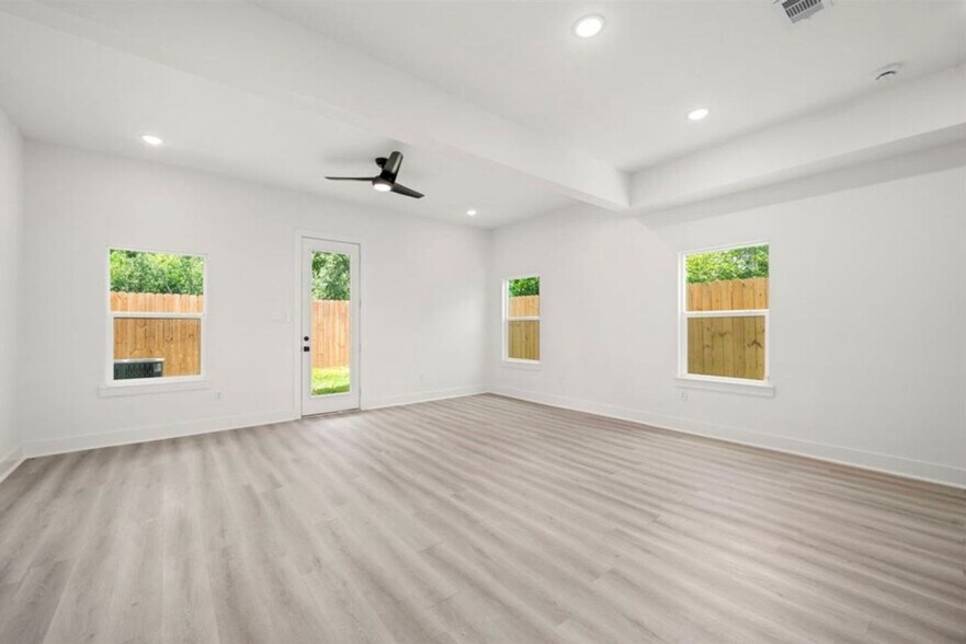 Building Photo - 4937 Southwind St