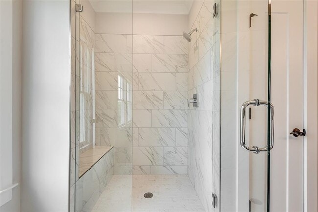 Building Photo - 435 Maplewood Dr