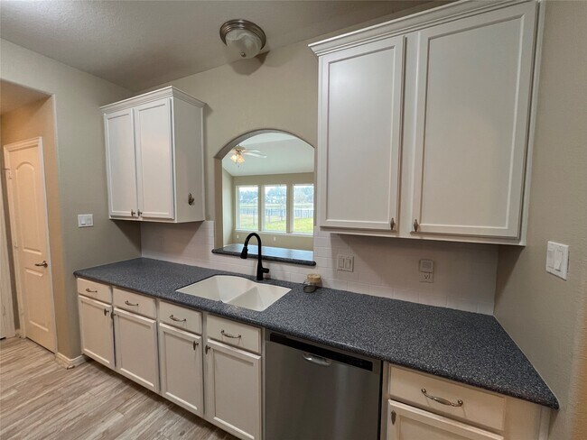 Building Photo - 9311 E Lakeside Dr