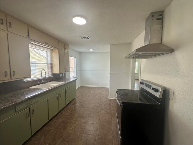 Building Photo - 3444 Blodgett St