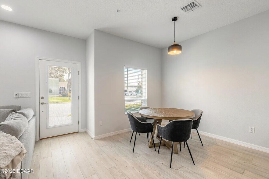 Building Photo - 143 W Fulton St