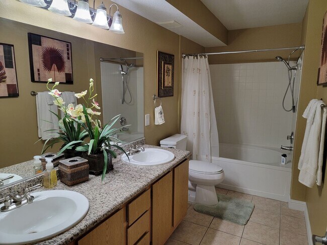 Building Photo - FULLY FURNISHED 2 BEDROOM CONDO*CLOSE TO A...