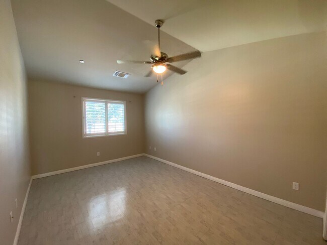Building Photo - Gorgeous 5 BD 3 BA home available for rent...